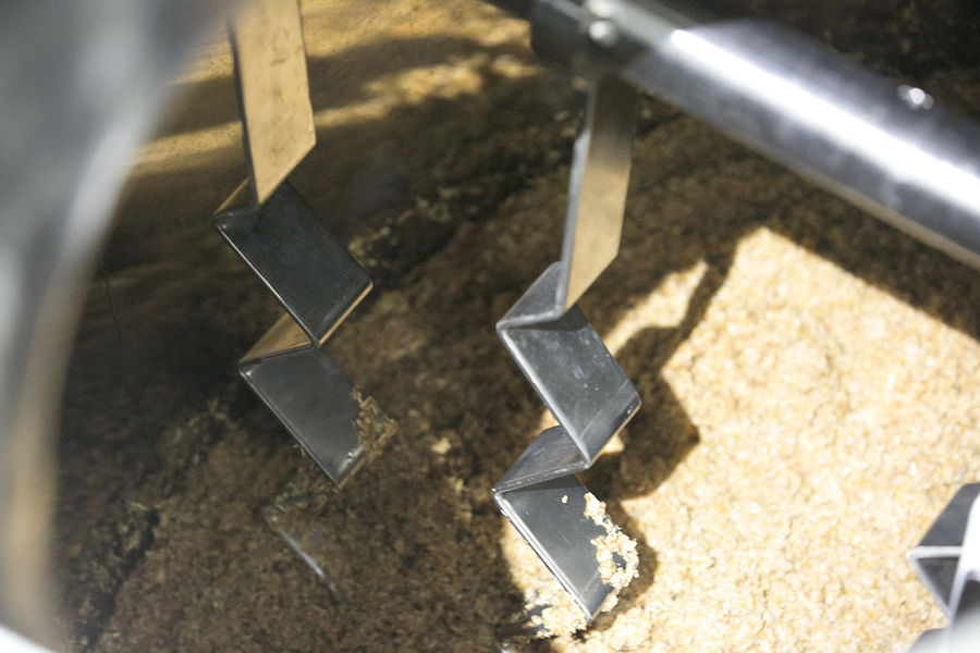 beer brewing machine inside with liquid composition at 'Sknipa' plant